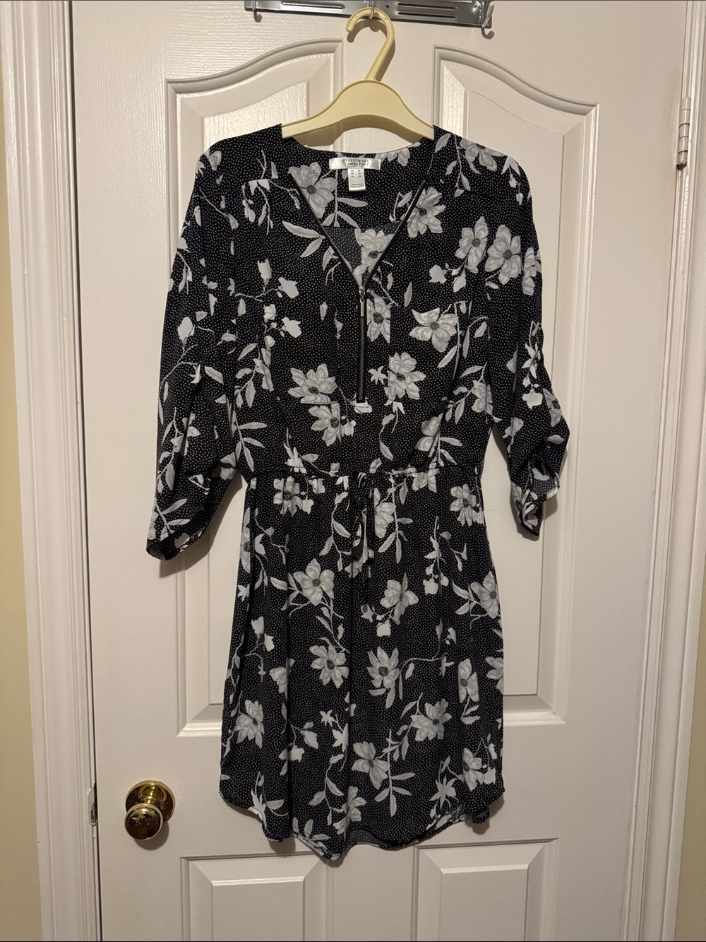 Black & White Floral V-Neck Women's Dress- medium size